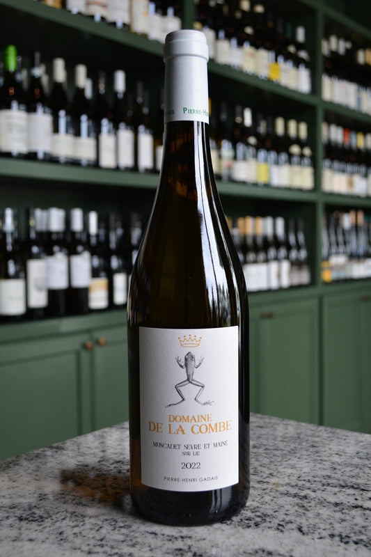 Domaine de la Combe Muscadet Sevre et Maine Sur Lie (2022) Loire Valley, France